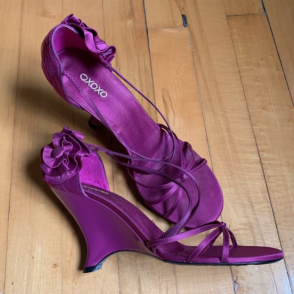 3/25$ XOXO satin sandals - Picture 2 of 8